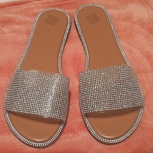 Women Rhinestone flat slippers. Nwot